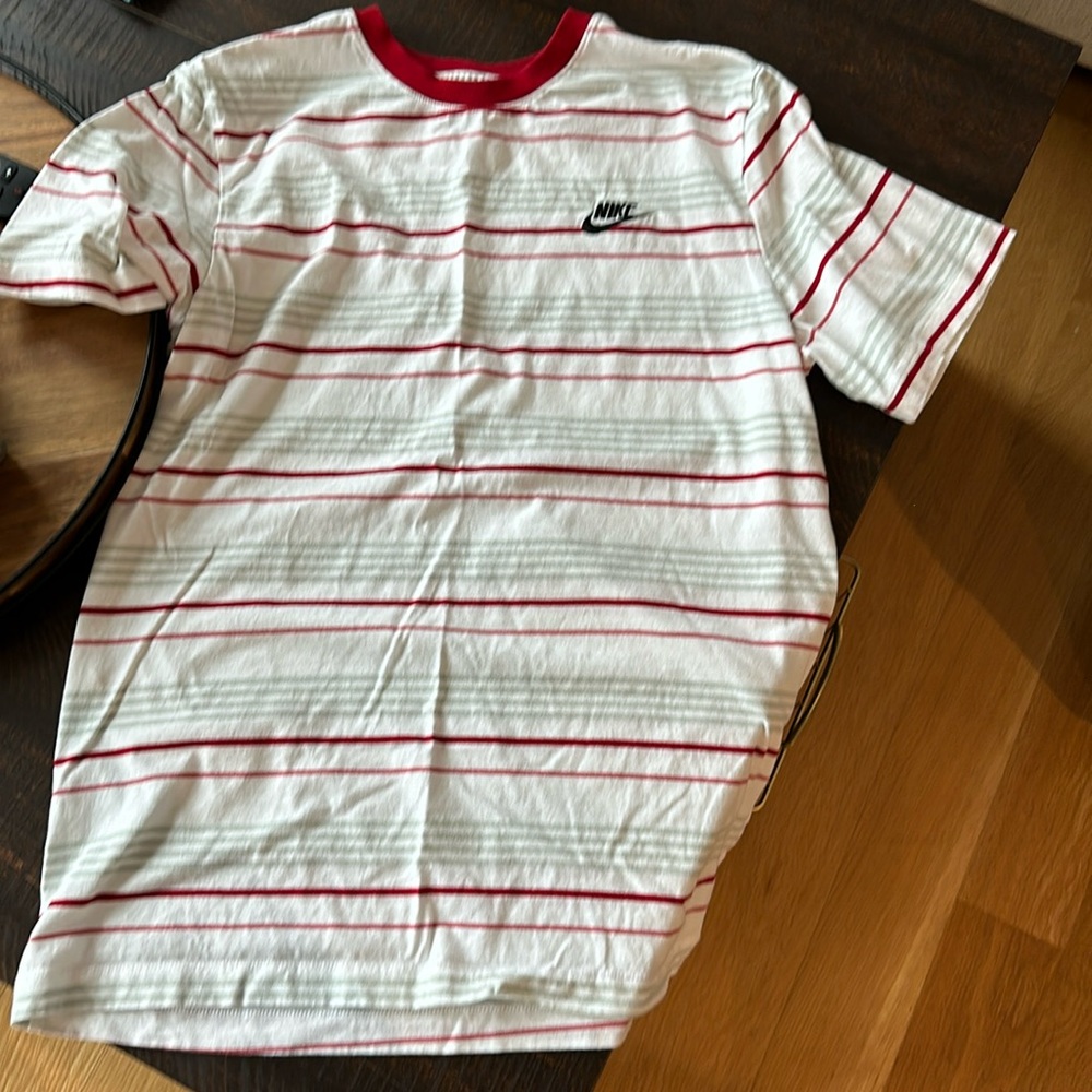 Men’s Nike t shirt, multi colored, medium